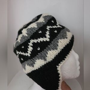 Earth Ragz Handknit Wool Hat with ear flaps Black White-Gray Mens